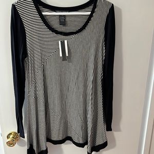 NWT Women’s Chelsea & Theodore Black Patterned Long Sleeve Tunic - Size M